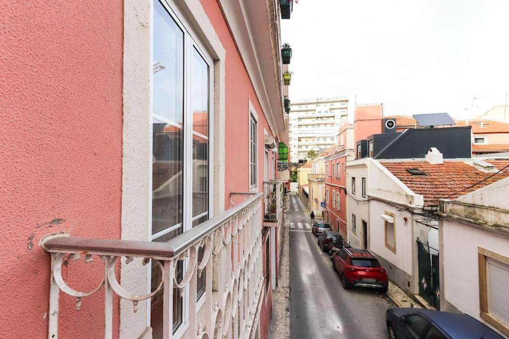 Vita Portucale ! Campo Ourique Design W/ Balcony リスボン エクステリア 写真